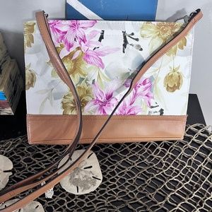 Bueno crossbody floral bag.